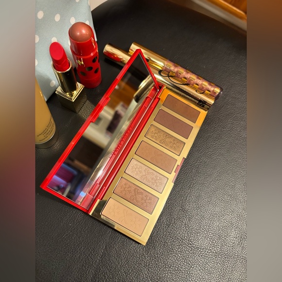 Estee Lauder Make Up Set - Picture 2 of 5